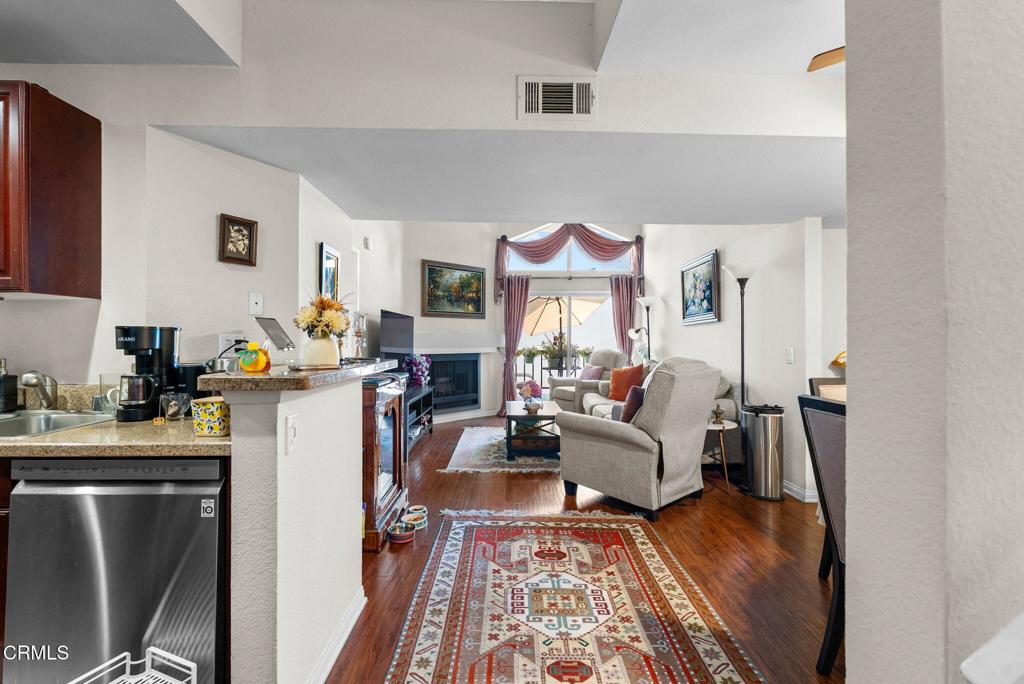 5565 Canoga Avenue 312
