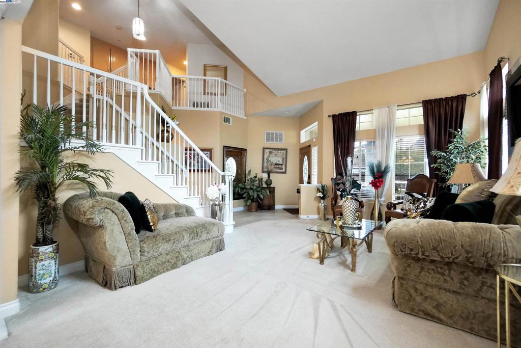 PROMINENCE - Residential