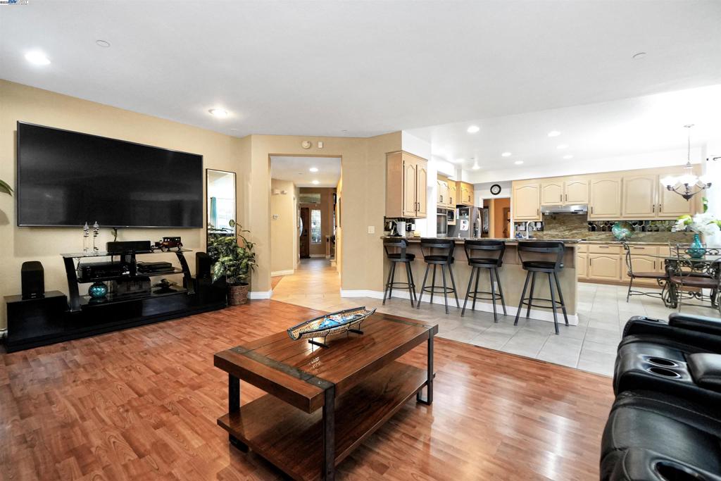 PROMINENCE - Residential