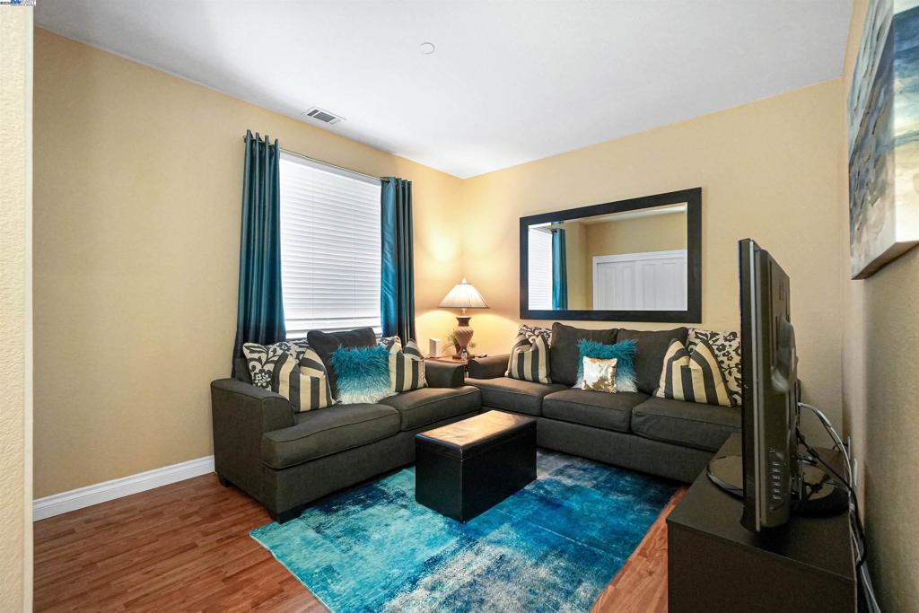 PROMINENCE - Residential