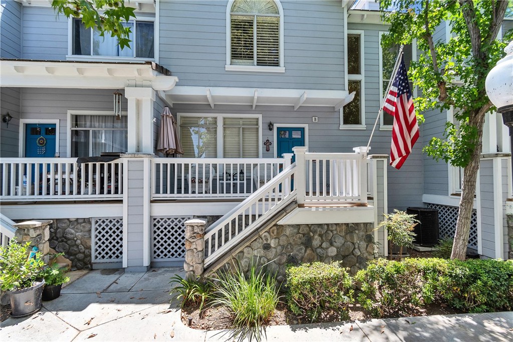 Tucked away in the prestigious Huntington gated community, this beautiful townhome offers the perfect blend of modern elegance, comfort, and convenience. From the moment you step inside, you're greeted by a spacious and inviting living room with a cozy fireplace—ideal for relaxing evenings or entertaining guests. The open-concept layout seamlessly connects to the elevated formal dining area, creating a perfect flow for hosting.
The light-filled kitchen features a breakfast bar, sleek tile finishes, and stainless steel appliances, all framed by sunlit windows that brighten the entire space. Upstairs, you’ll find dual primary suites, each with walk-in closets and private en-suite bathrooms. The oversized primary offers spa-like amenities including dual vanities, a soaking tub, separate shower, and a private commode. The secondary suite includes an extended retreat, perfect for a home office or guest room.
Additional highlights include a three-car garage, in-unit laundry, and access to resort-style amenities such as a sparkling community pool. Enjoy the security of gated living while being just minutes from top-rated schools, shopping, dining, and major freeways.
This is Orange living at its finest—don't miss this rare opportunity to own in one of the area's most sought-after communities!