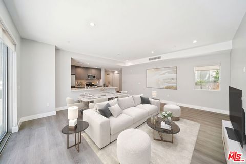 Photo of 1223 N Hayworth Avenue #4, West Hollywood, CA 90046 (MLS # 25563091)