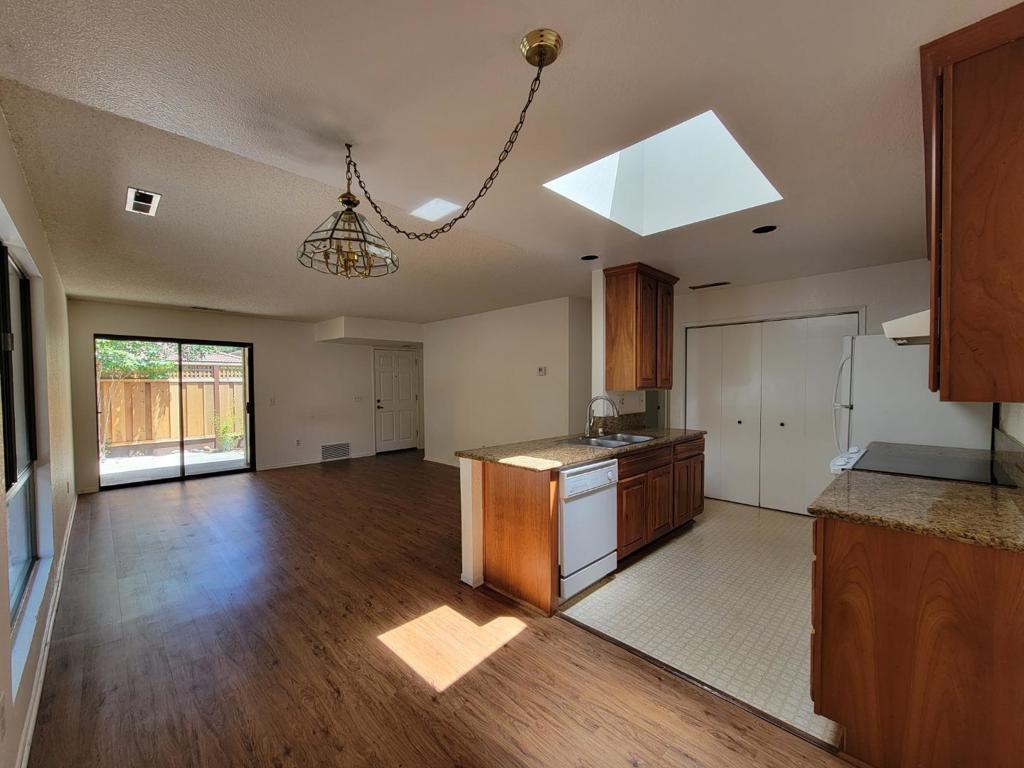 141 Peach Terrace
