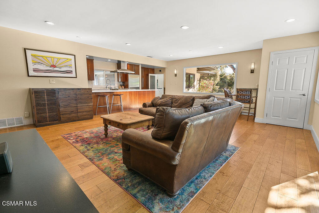 Woodland Hills, California, 91364, United States, 3 Bedrooms Bedrooms, ,3 BathroomsBathrooms,Residential,Active,2023373