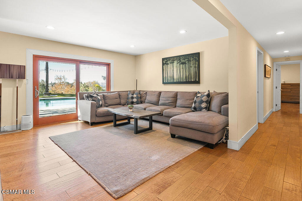 Woodland Hills, California, 91364, United States, 3 Bedrooms Bedrooms, ,3 BathroomsBathrooms,Residential,Active,2023373