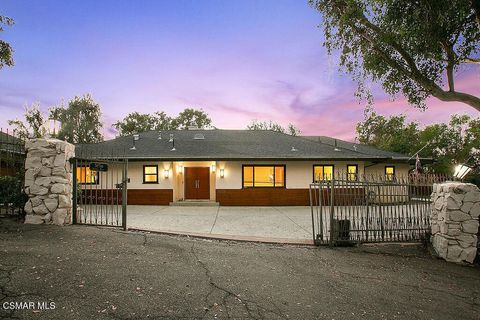 Photo of 5156 Dumont Place, Woodland Hills, CA 91364 (MLS # 226000984)