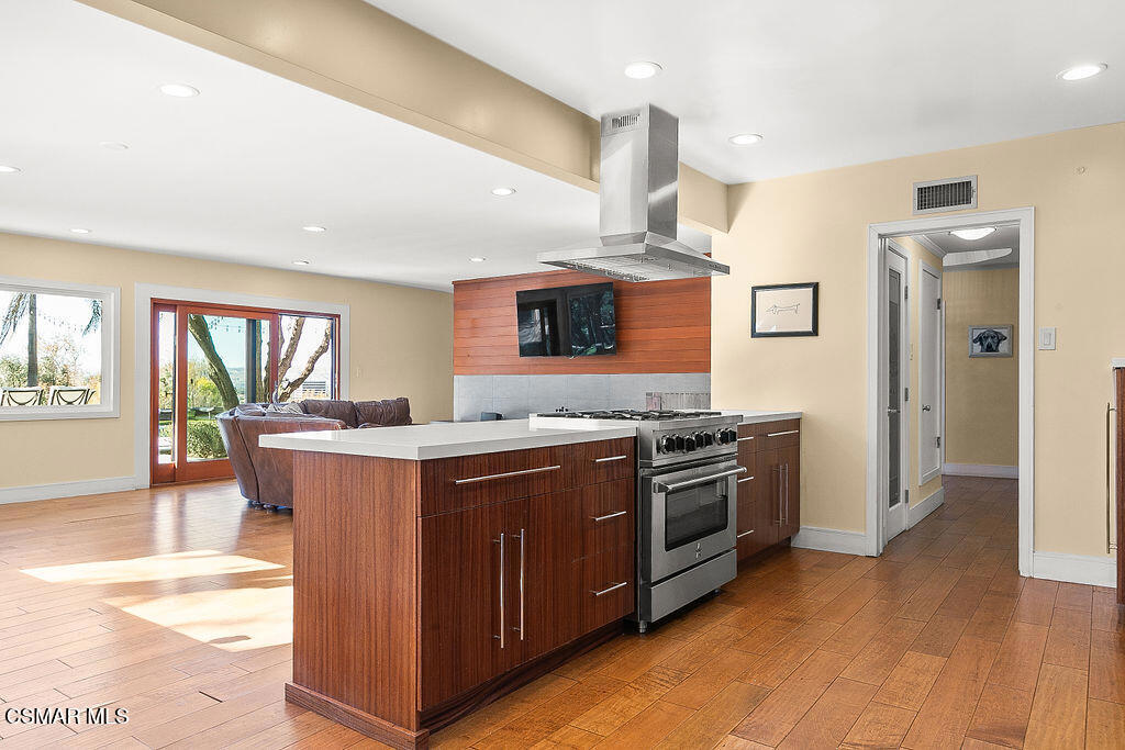 Woodland Hills, California, 91364, United States, 3 Bedrooms Bedrooms, ,3 BathroomsBathrooms,Residential,Active,2023373