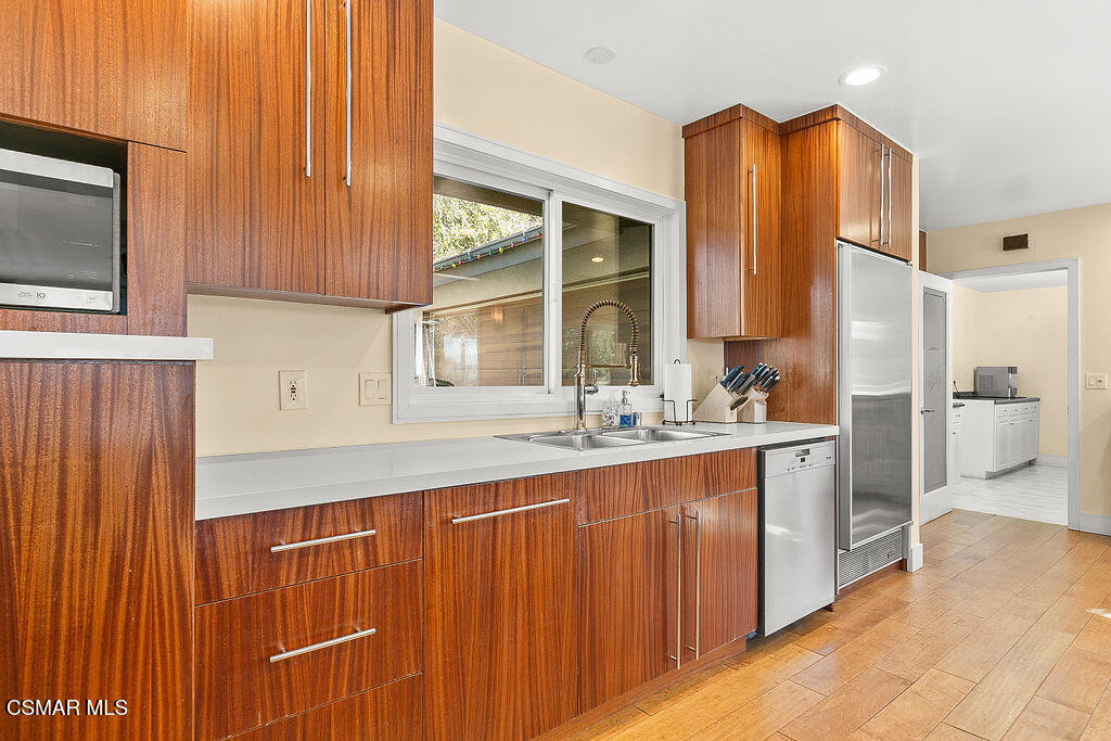 Woodland Hills, California, 91364, United States, 3 Bedrooms Bedrooms, ,3 BathroomsBathrooms,Residential,Active,2023373