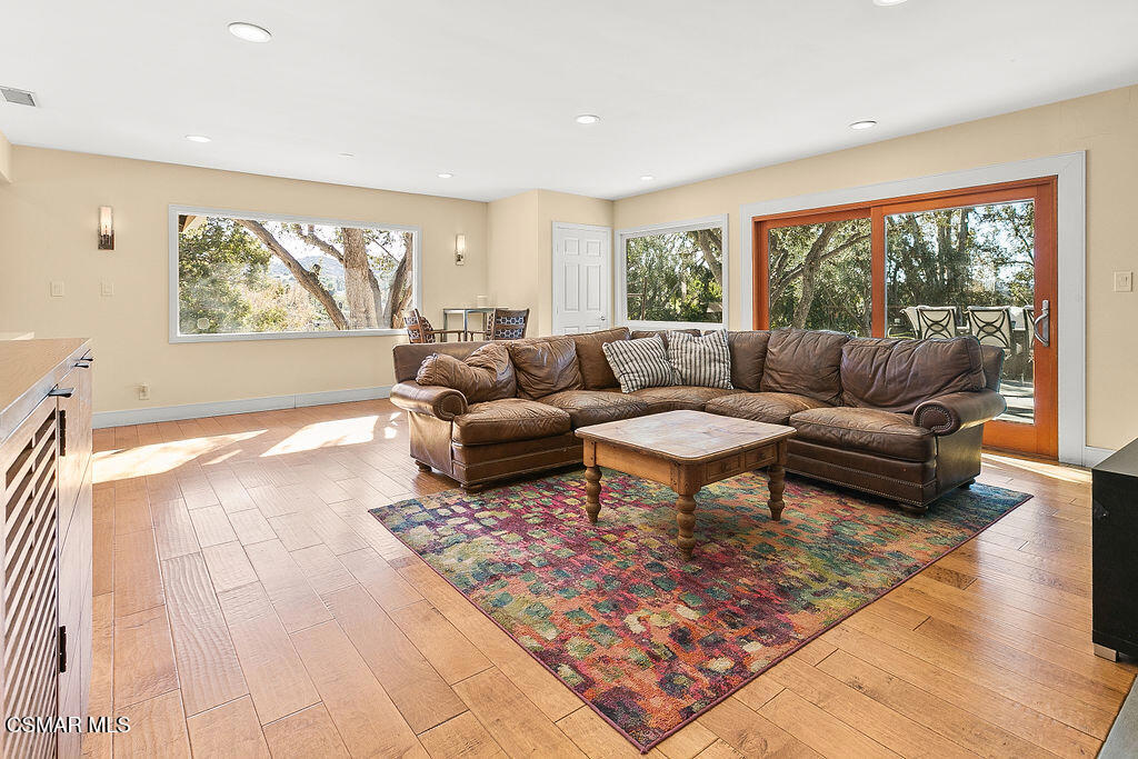 Woodland Hills, California, 91364, United States, 3 Bedrooms Bedrooms, ,3 BathroomsBathrooms,Residential,Active,2023373