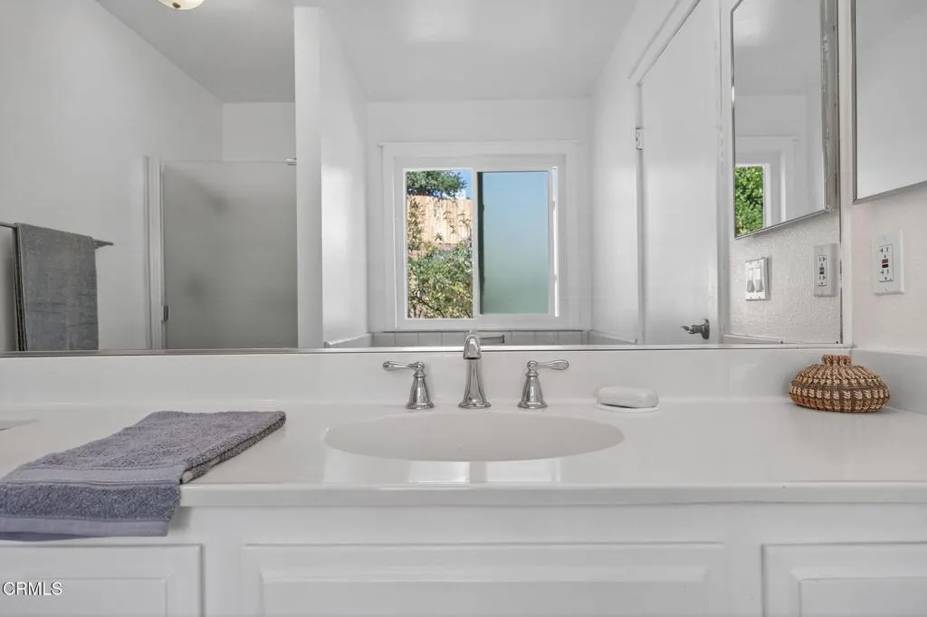 Ojai, California 93023, United States, 3 Bedrooms Bedrooms, ,2 BathroomsBathrooms,Residential,Active,191172