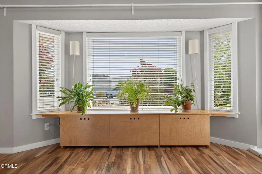 Ojai, California 93023, United States, 3 Bedrooms Bedrooms, ,2 BathroomsBathrooms,Residential,Active,191172