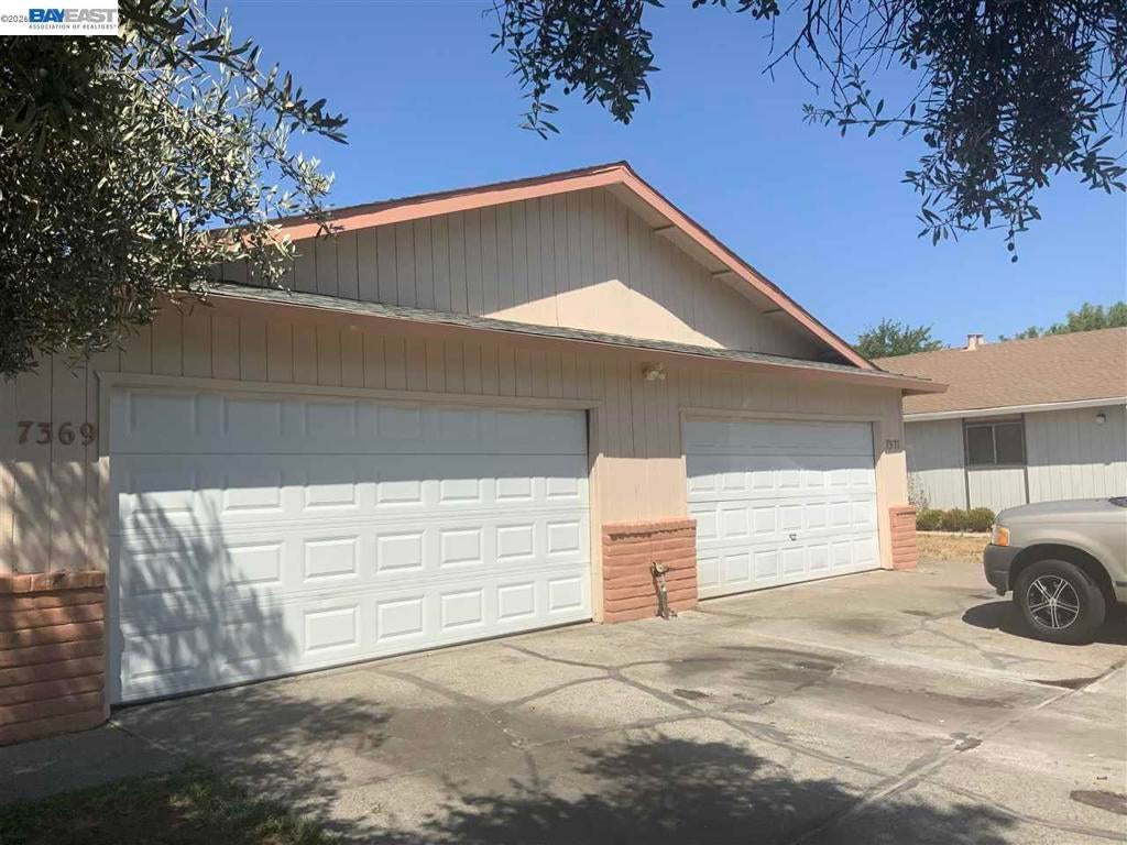 7369 Kelley Drive