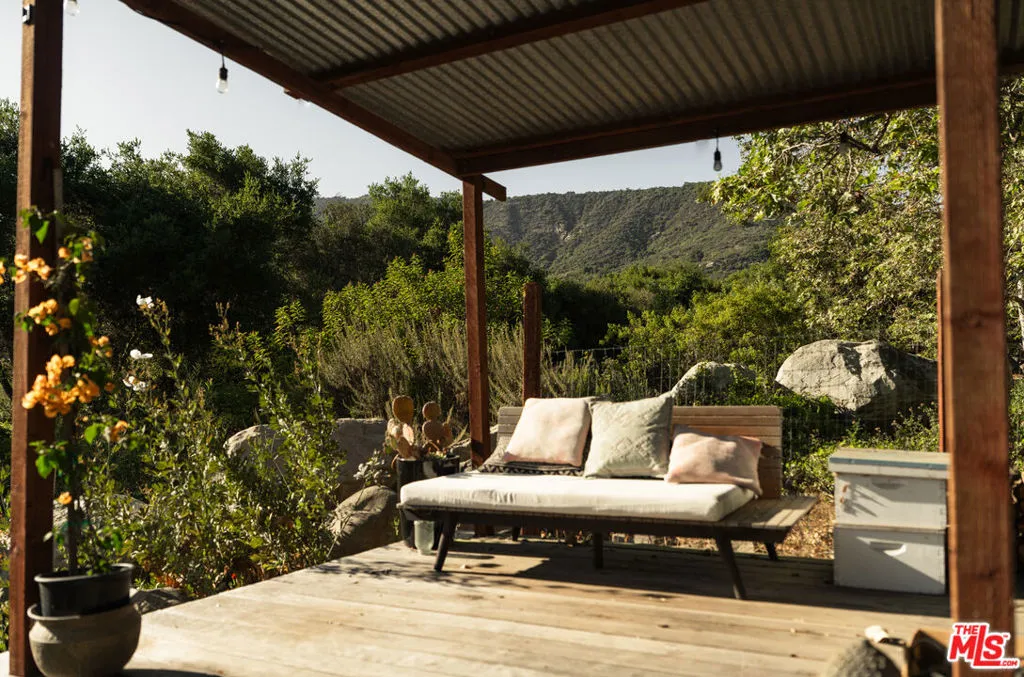 Carpinteria, California 93013, United States, 3 Bedrooms Bedrooms, ,2 BathroomsBathrooms,Residential,Pending,180409