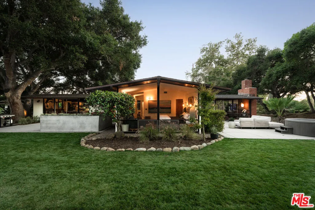 Carpinteria, California 93013, United States, 3 Bedrooms Bedrooms, ,2 BathroomsBathrooms,Residential,Pending,180409