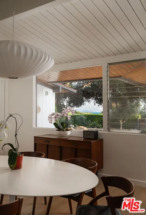 Carpinteria, California 93013, United States, 3 Bedrooms Bedrooms, ,2 BathroomsBathrooms,Residential,Pending,180409