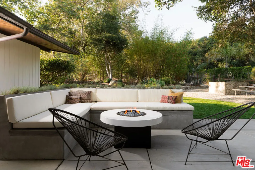 Carpinteria, California 93013, United States, 3 Bedrooms Bedrooms, ,2 BathroomsBathrooms,Residential,Pending,180409