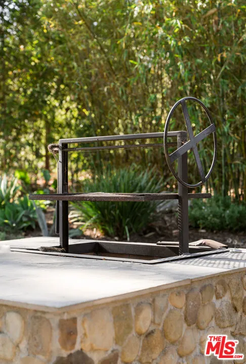 Carpinteria, California 93013, United States, 3 Bedrooms Bedrooms, ,2 BathroomsBathrooms,Residential,Pending,180409