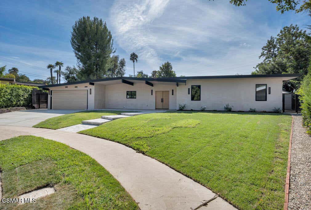 Photo of 4405 Brookford Avenue, Woodland Hills, CA 91364 (MLS # 226004022)