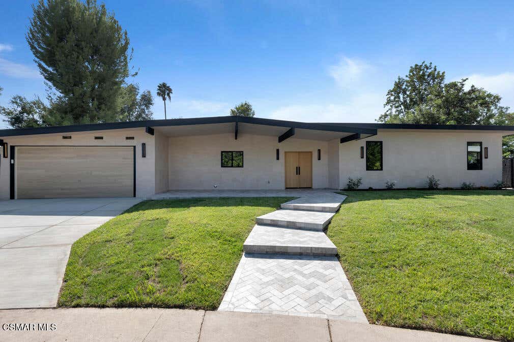 Photo of 4405 Brookford Avenue, Woodland Hills, CA 91364 (MLS # 226004022)