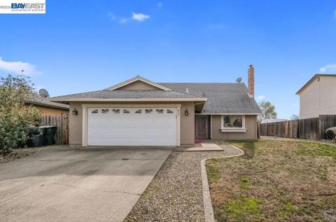 Photo of 621 Chyrl Way Way, Suisun City, CA 94585 (MLS # 41134828)