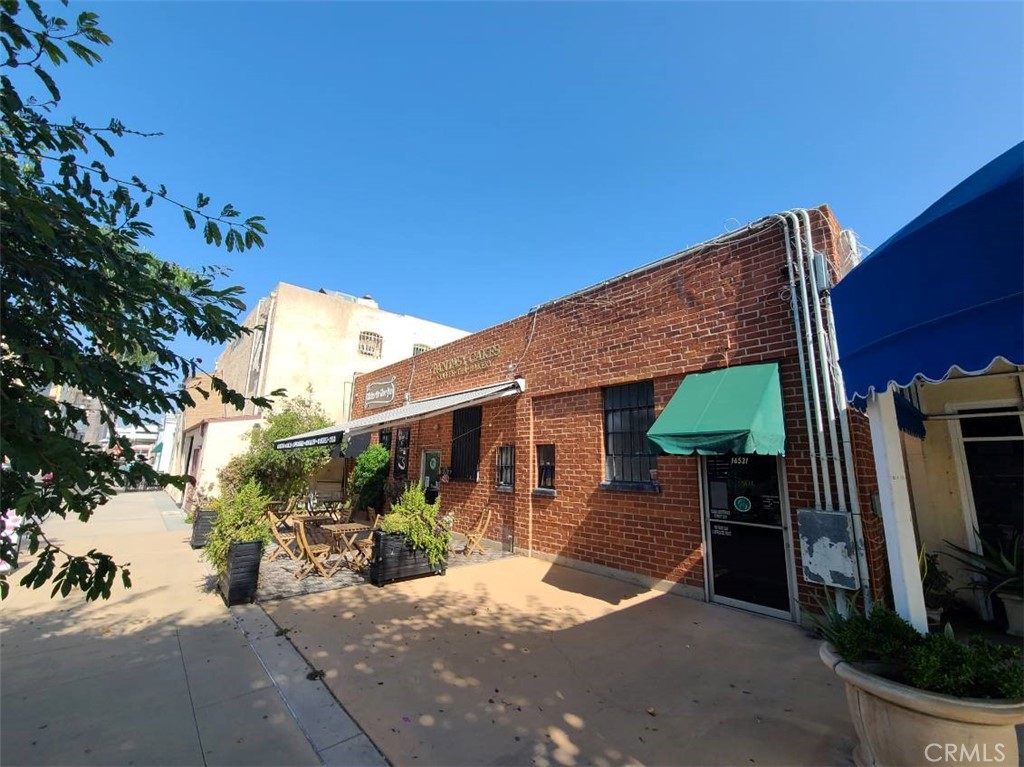 16527 Bellflower Boulevard