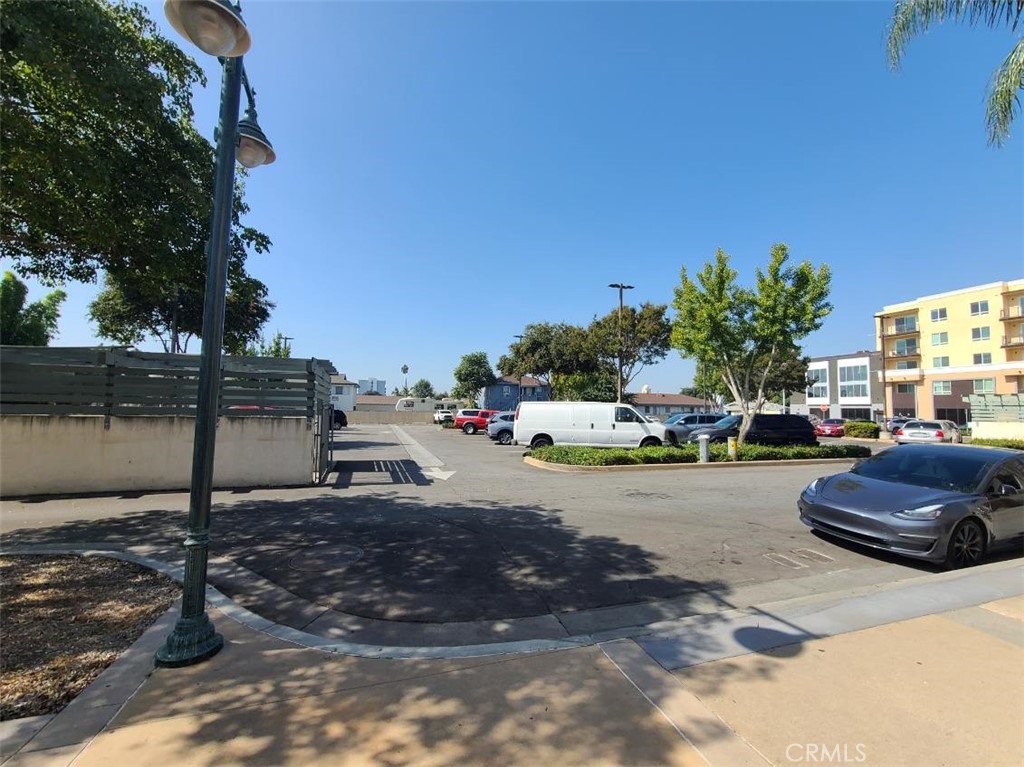 16527 Bellflower Boulevard