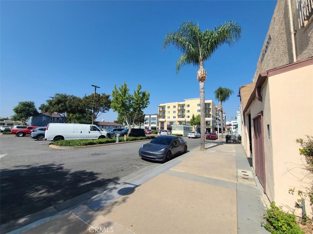 16527 Bellflower Boulevard