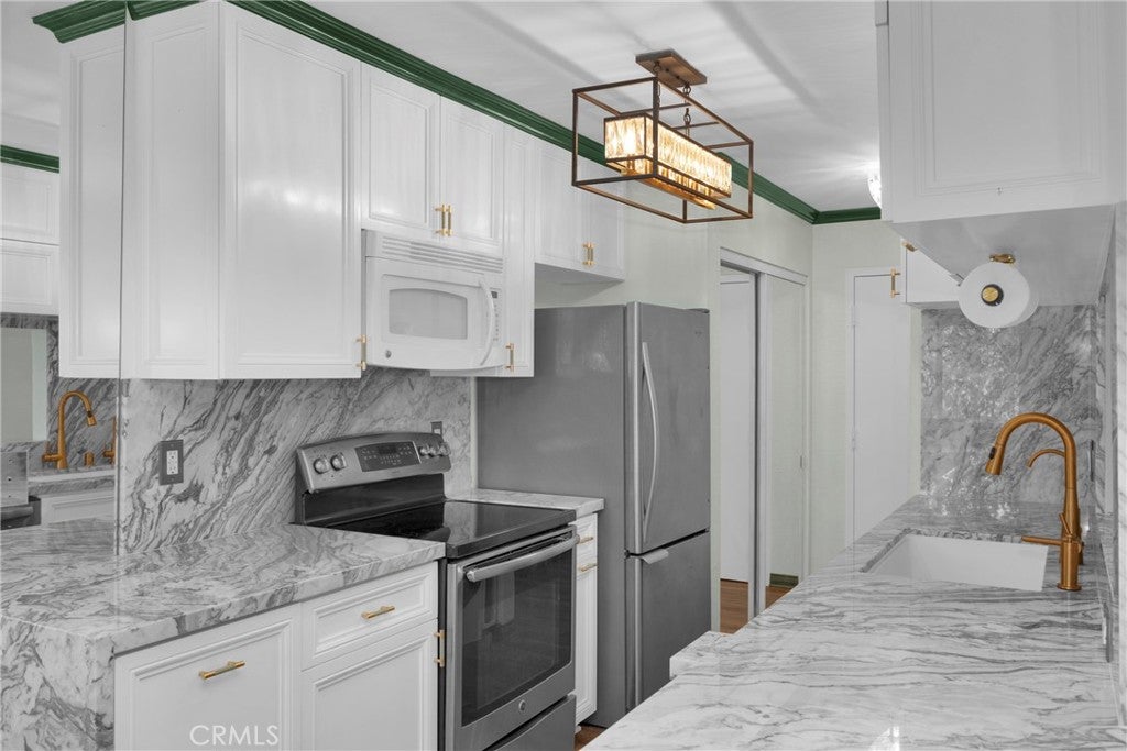 1351 N Orange Drive 205, Los Angeles CA 90028