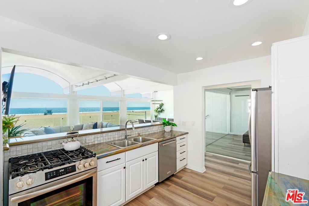 3806 Ocean Front Walk