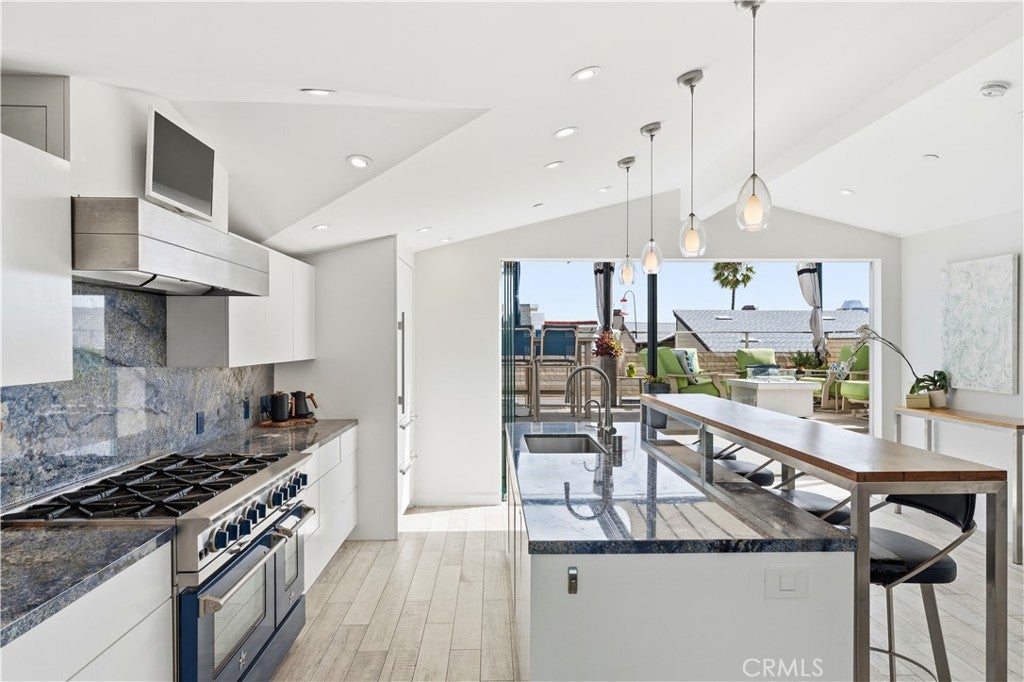 419 E Balboa