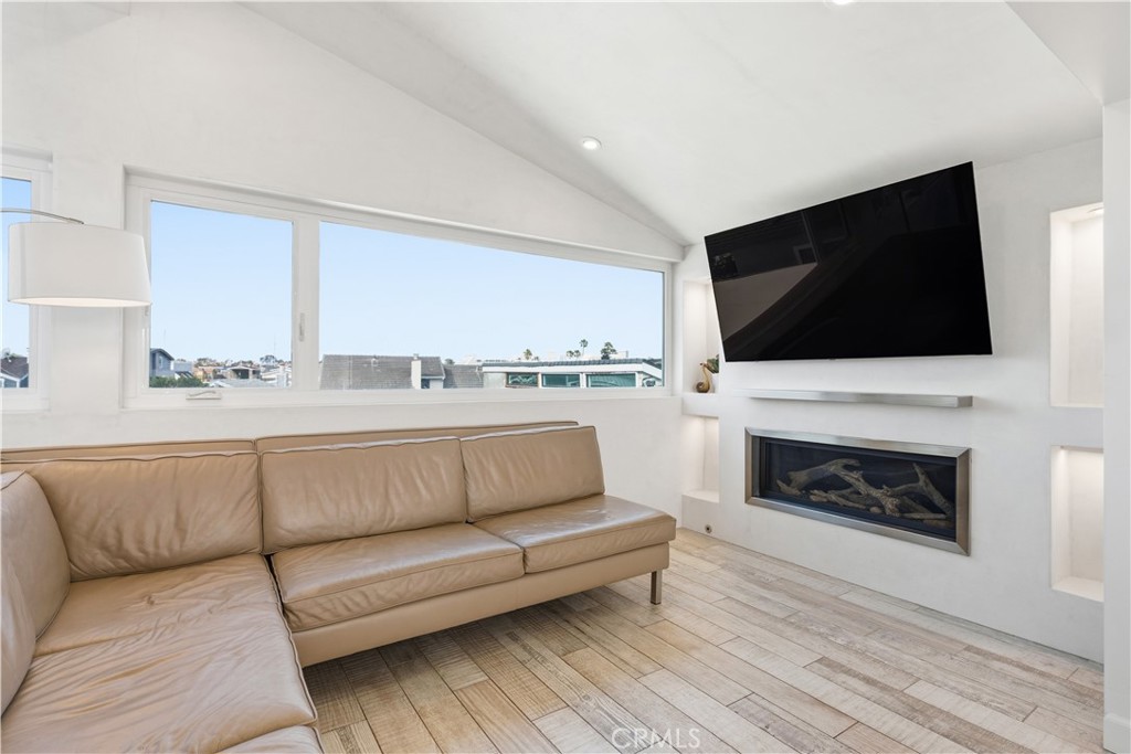 419 E Balboa, Newport Beach CA 92661 - Photo 6