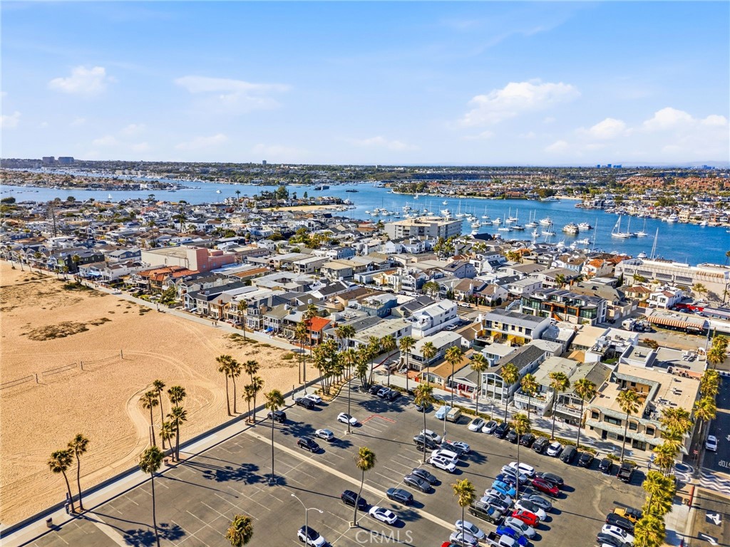 419 E Balboa