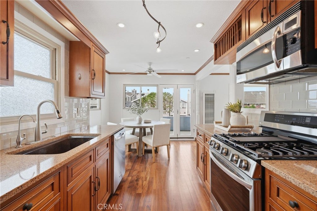 419 E Balboa, Newport Beach CA 92661 - Photo 30