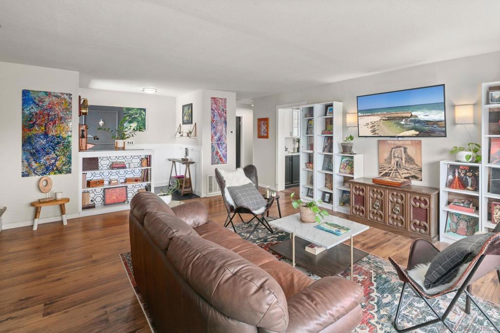 952 W 5th Ave