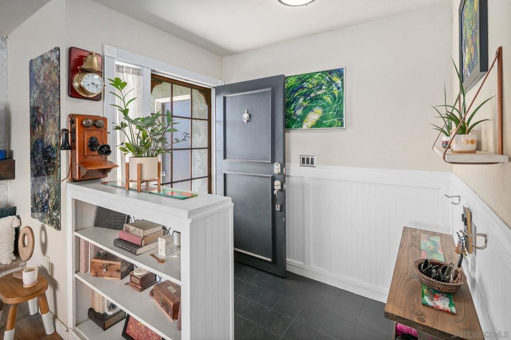 952 W 5th Ave