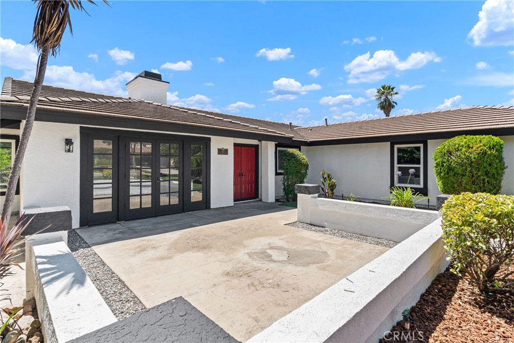 426 E Holyoke Place
