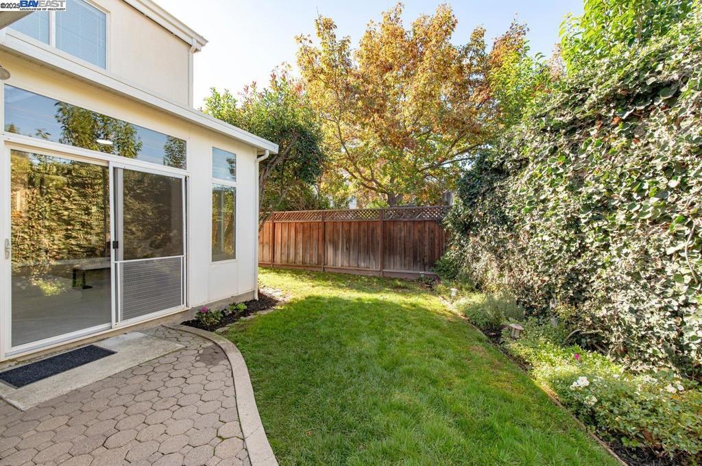 DEL VALLE COURT - Residential