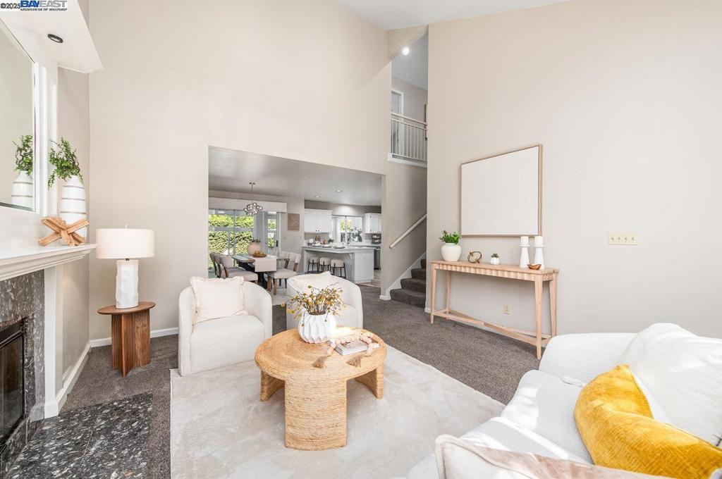 DEL VALLE COURT - Residential