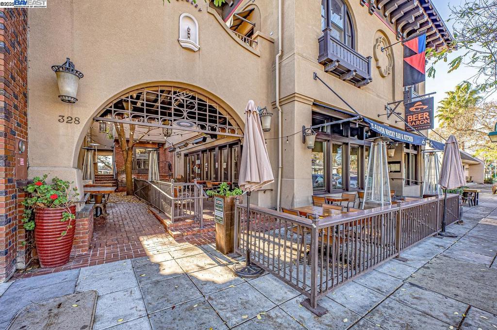 DEL VALLE COURT - Residential