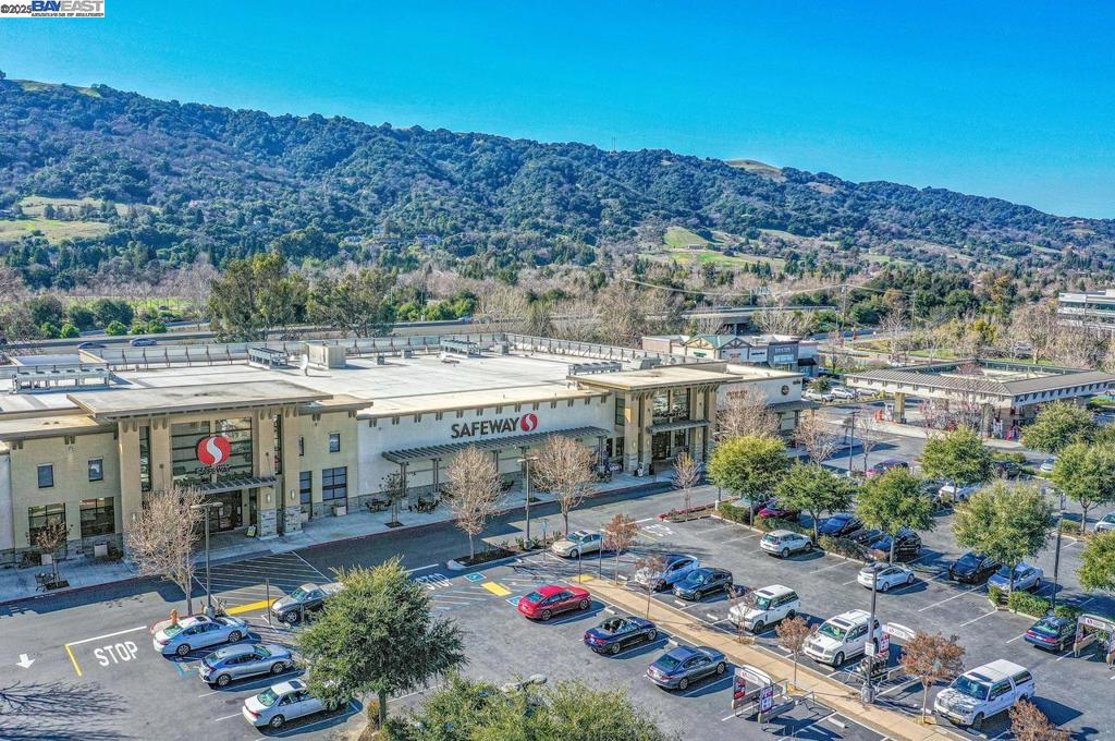 DEL VALLE COURT - Residential