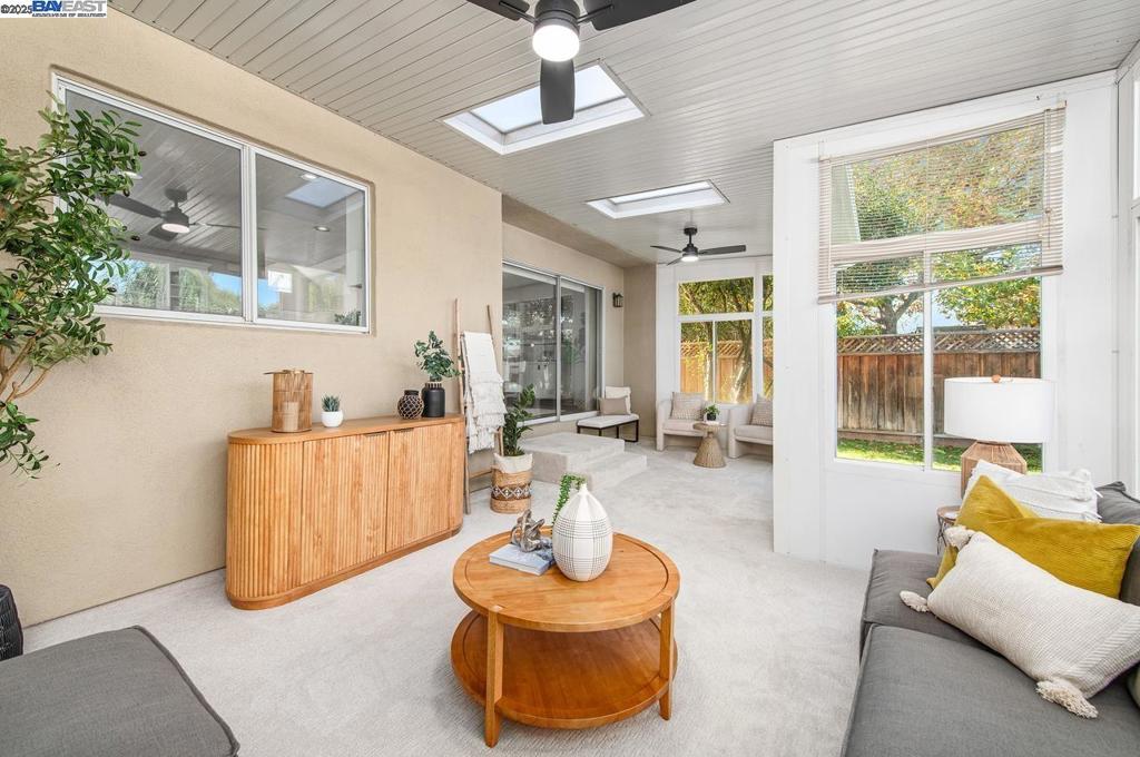 DEL VALLE COURT - Residential