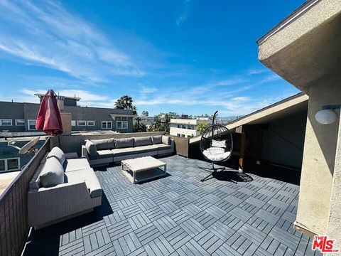 Photo of 36 Breeze Avenue #4, Venice, CA 90291 (MLS # 26701683)