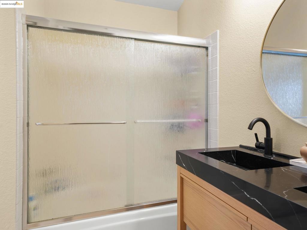 REFUGIOVAR - Residential Lease