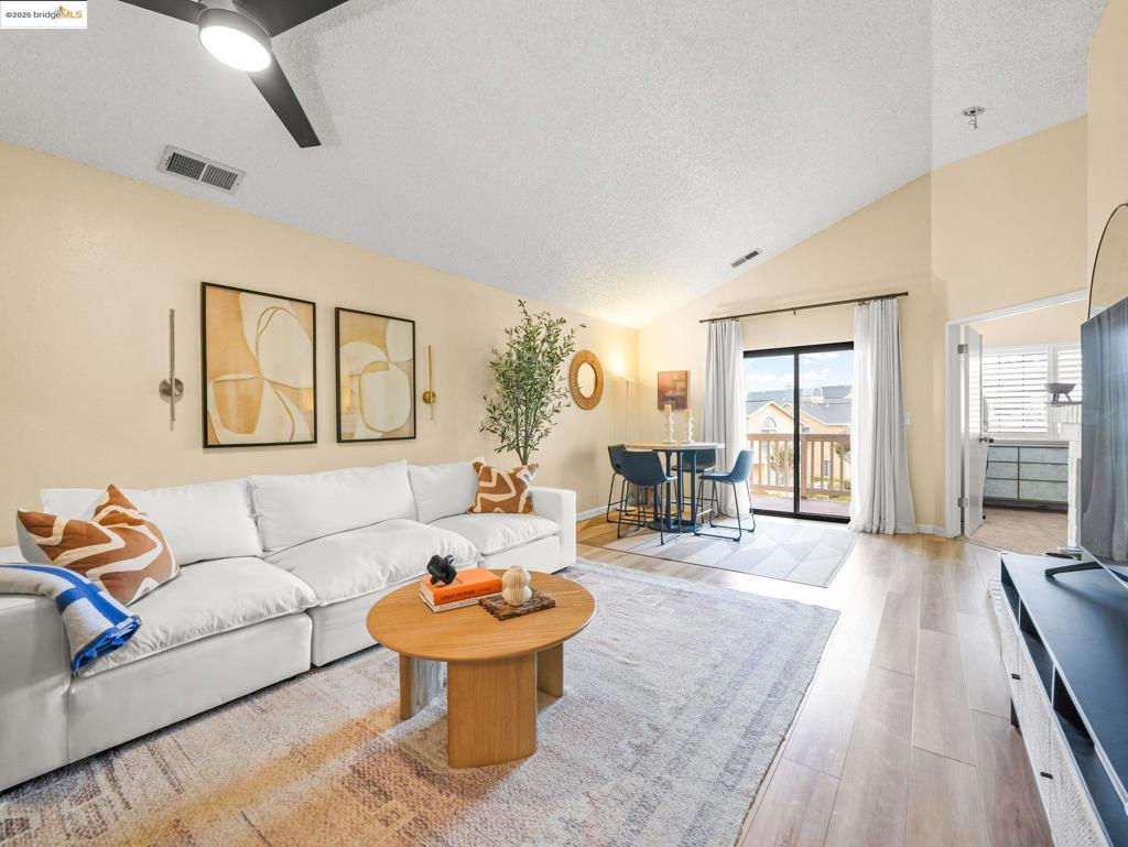 REFUGIOVAR - Residential Lease