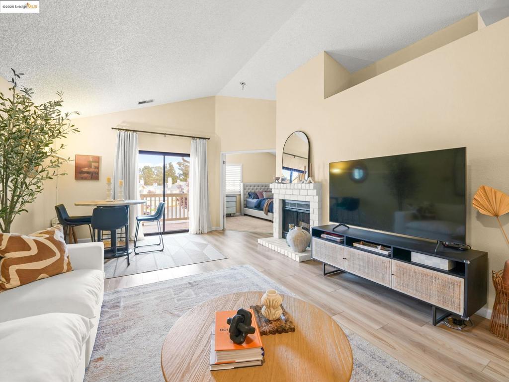 REFUGIOVAR - Residential Lease