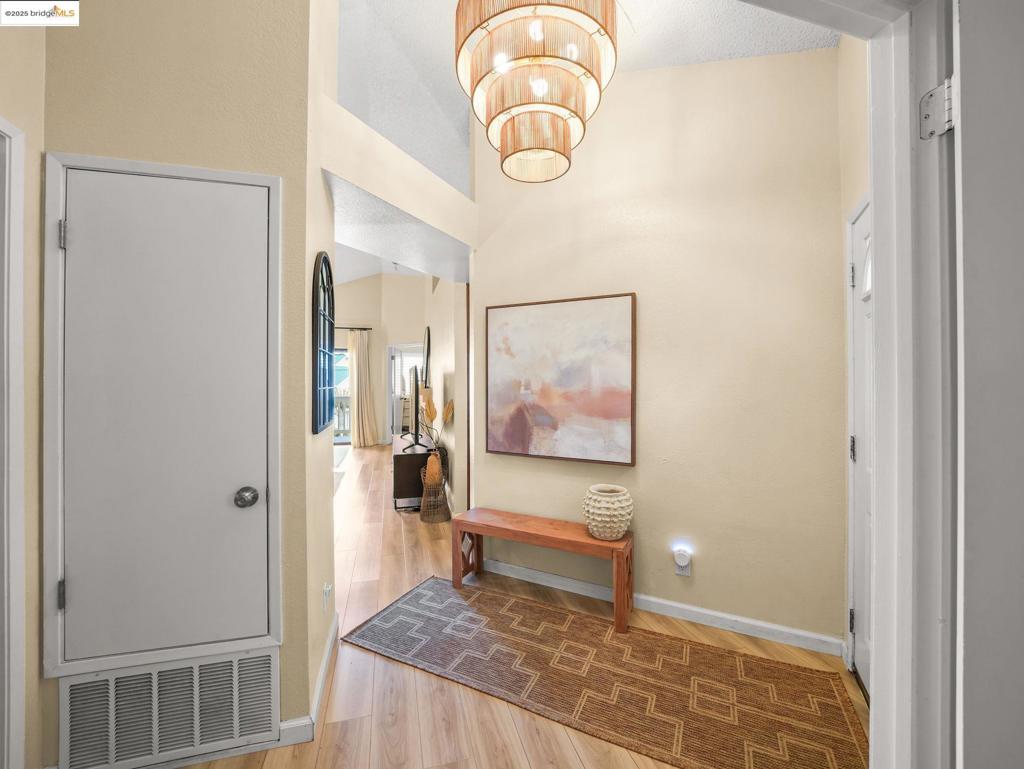 REFUGIOVAR - Residential Lease