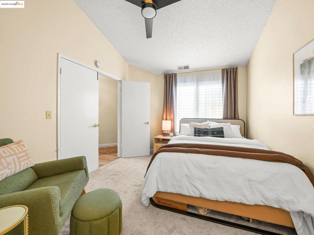 REFUGIOVAR - Residential Lease