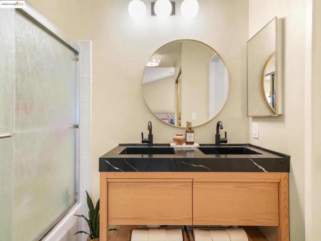 REFUGIOVAR - Residential Lease