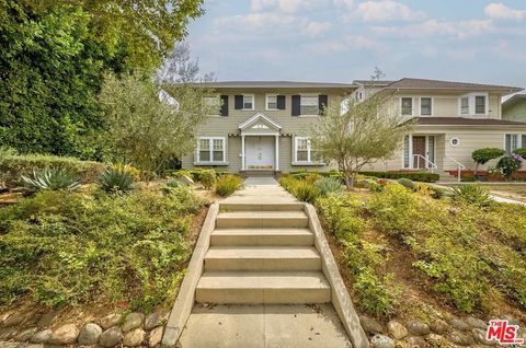 Photo of 416 S Van Ness Avenue, Los Angeles, CA 90020 (MLS # 25582959)