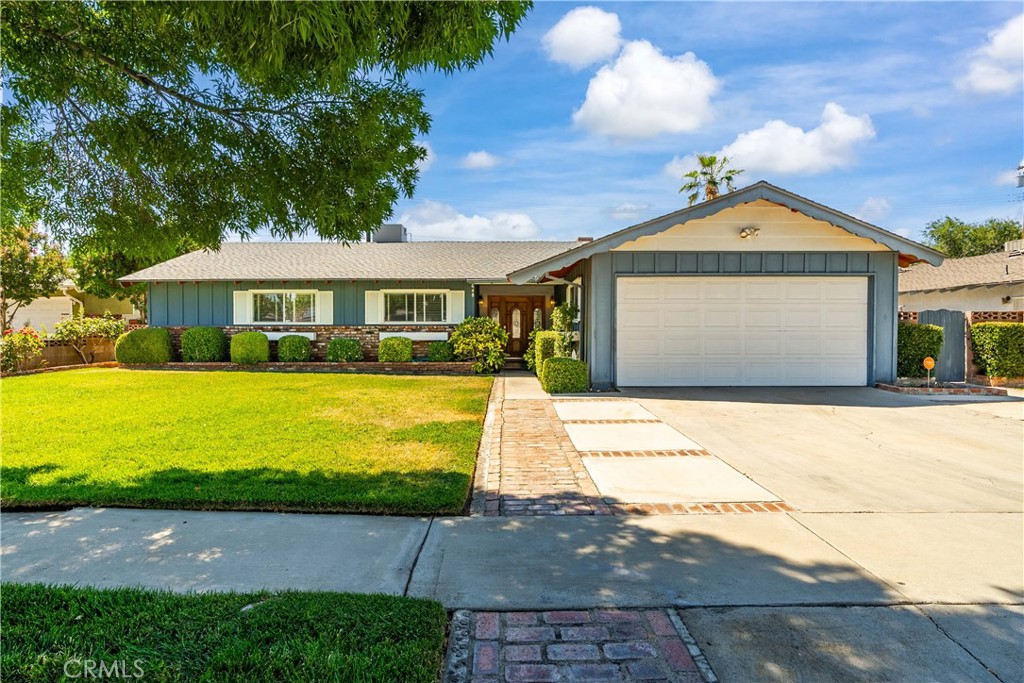***LIVE BEAUTIFULLY*** Excellent First Time Buyer Opportunity On The Westside! 4 Bedroom Home w/ Over 2,000 Sq Ft Of Living Space! Move-In Ready! Family Room w/ A Brick Wall Fireplace. Massive Primary Suite. Private Backyard w/ A Grass Area. Newer Roof. Centrally Located Close To Schools, Shopping, And Minutes To The Freeway, This Home A MUST See!